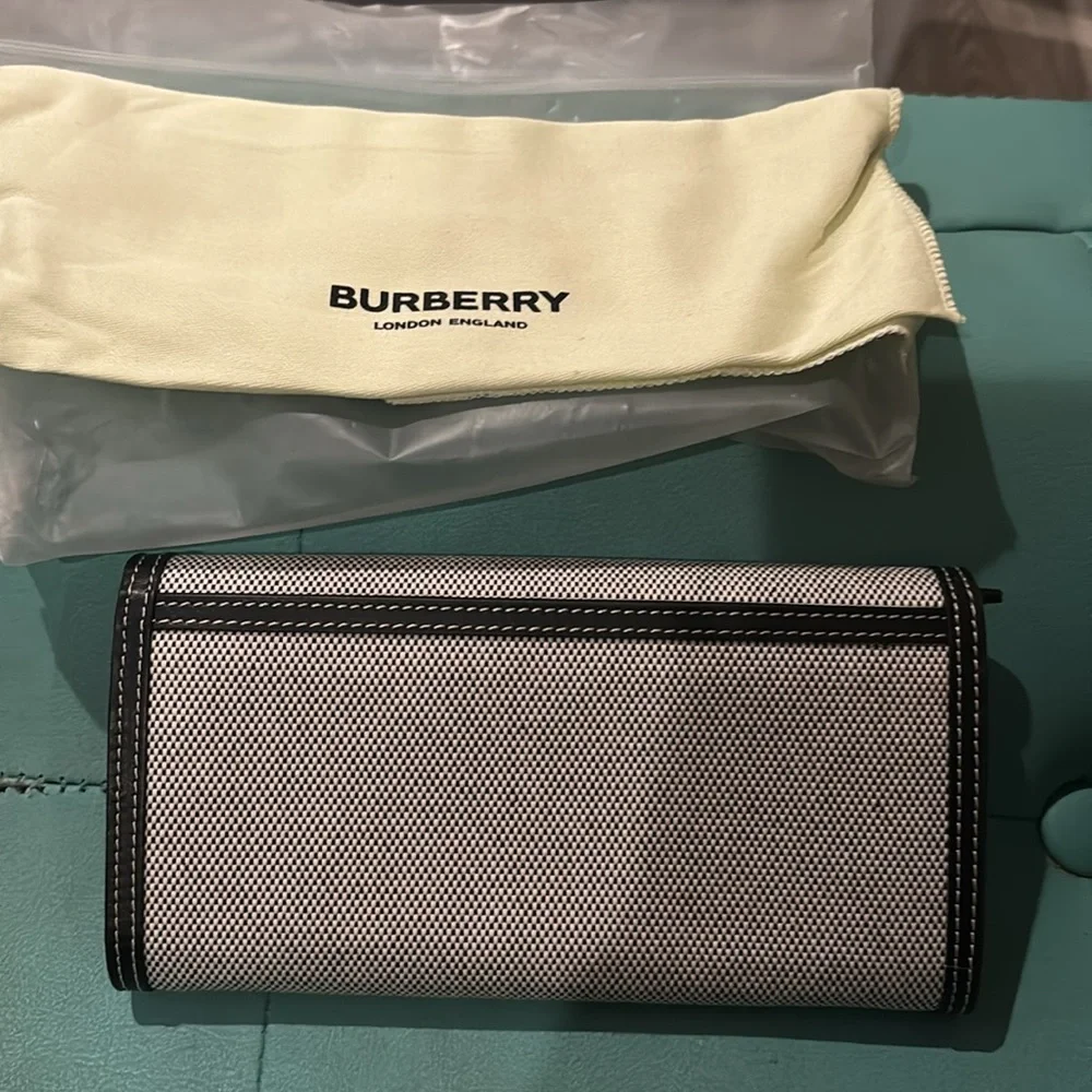 Burberry Wallet - Picture 2 of 4